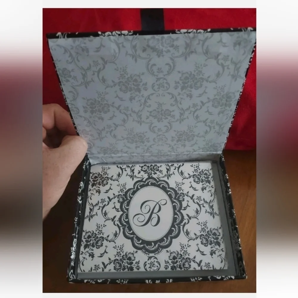 MONOGRAMMED Note Cards 12 note cards & envelope in a decorative keepsake box